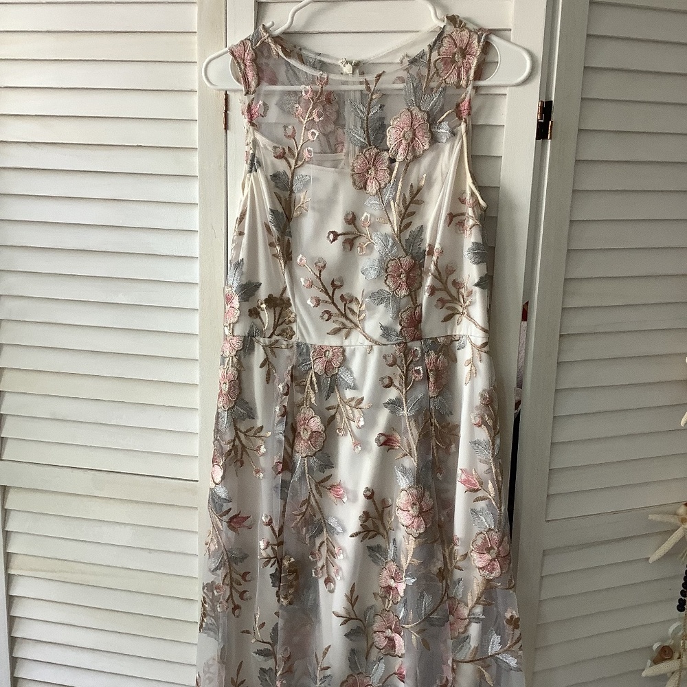 Adrianna Papell size 8 muted colors floral